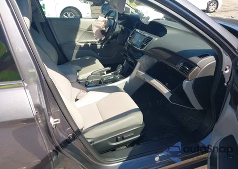 2017 Honda Accord Touring V6 z USA, uszkodzony, nr VIN 1HGCR3F91HA015950